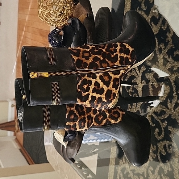 MICHAEL KORS HAYA BOOTIE - Picture 7 of 10